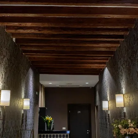 Alle Guglie Boutique Hotel-3